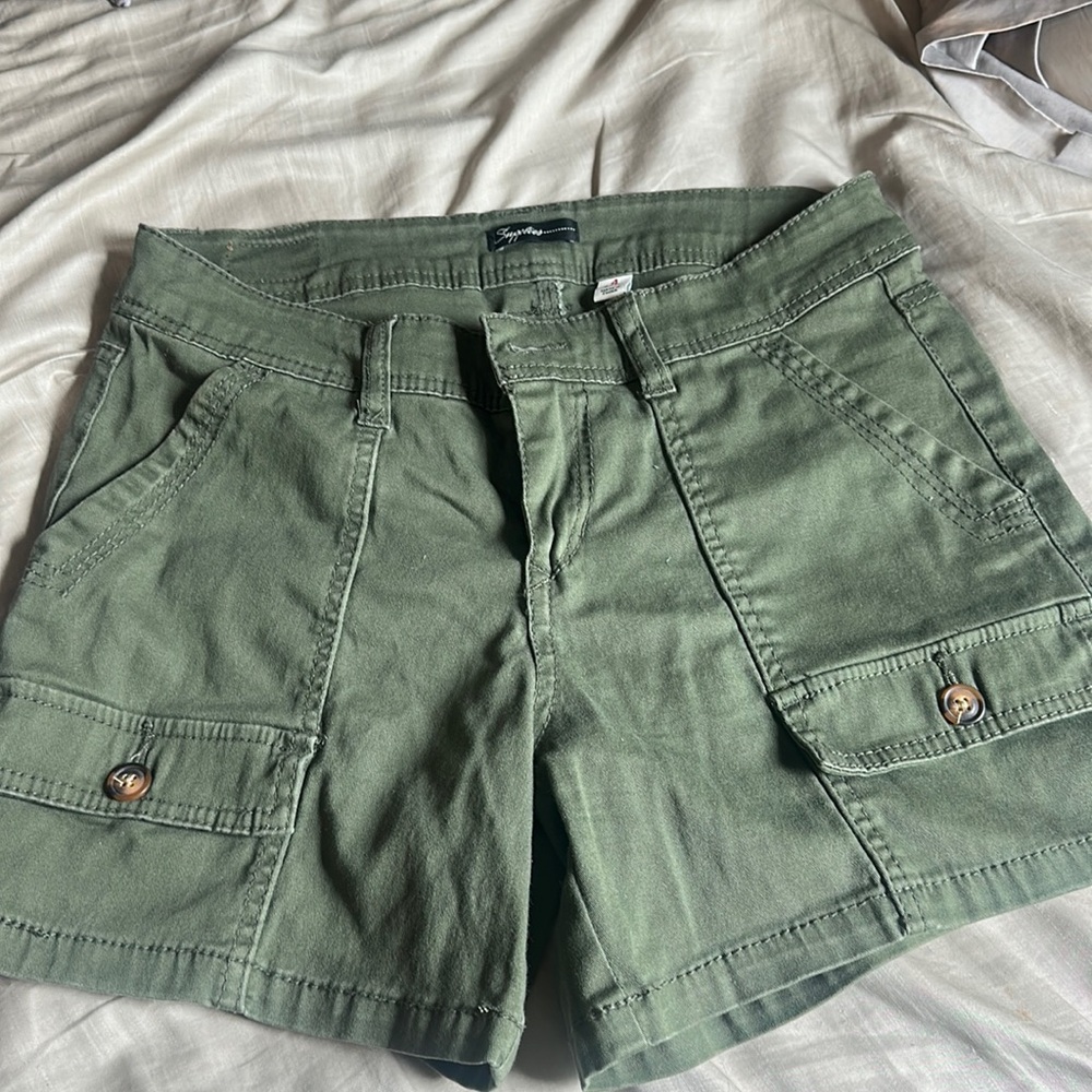 Soft green cargo shorts women size 4